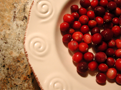 Jyn Meyer; http://www.freeimages.com/photo/holiday-cranberries-2-1-1515249